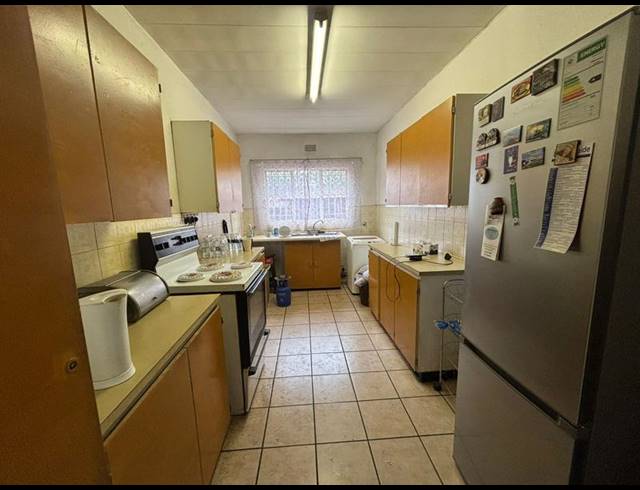 3 BEDROOM APARTMENT FOR SALE IN WINDSOR WEST